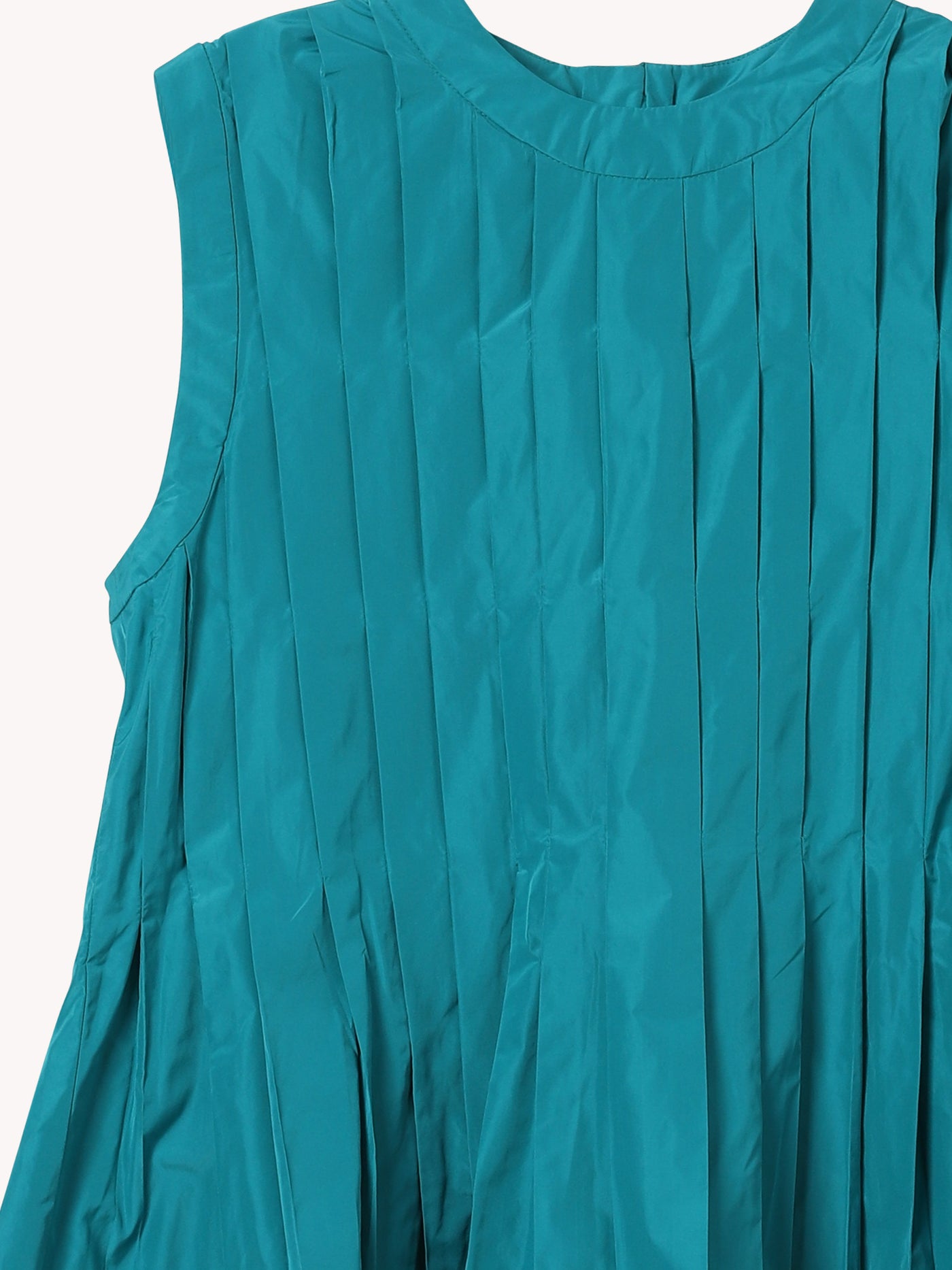 PEACOCK PLEAT SLEEVELESS BLOUSE