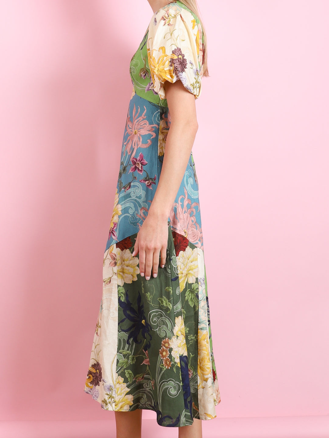 送料関税込み★Alemais★Avery フローラル リネン ミディドレス ALEMAIS Avery Midi Dress | Green | FARFETCH