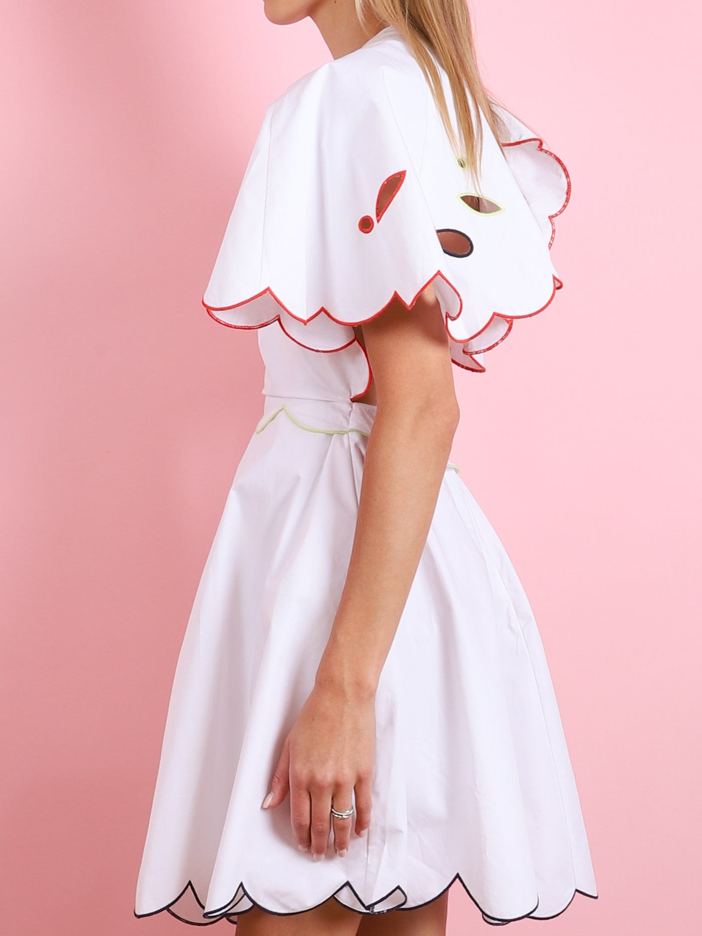 SCALLOPED BUTTERCUP DRESS IN EYELET COTTON POPLIN