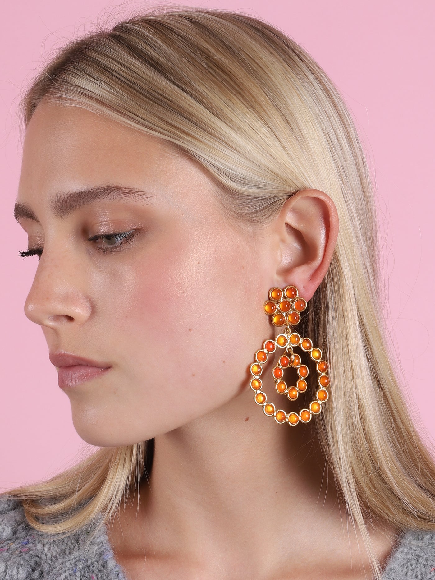 HAPPY FLOWER EARRINGS IN CORNALINE