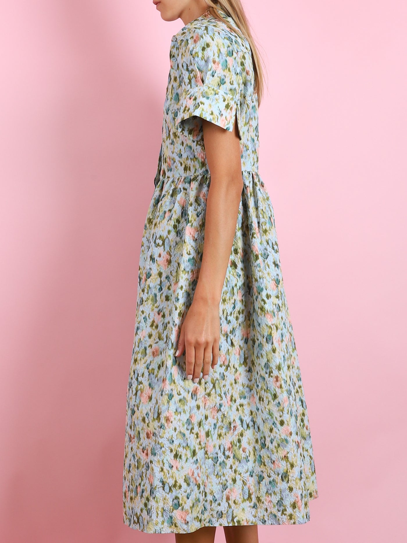 SHORT SLEEVED MIDI DRESS