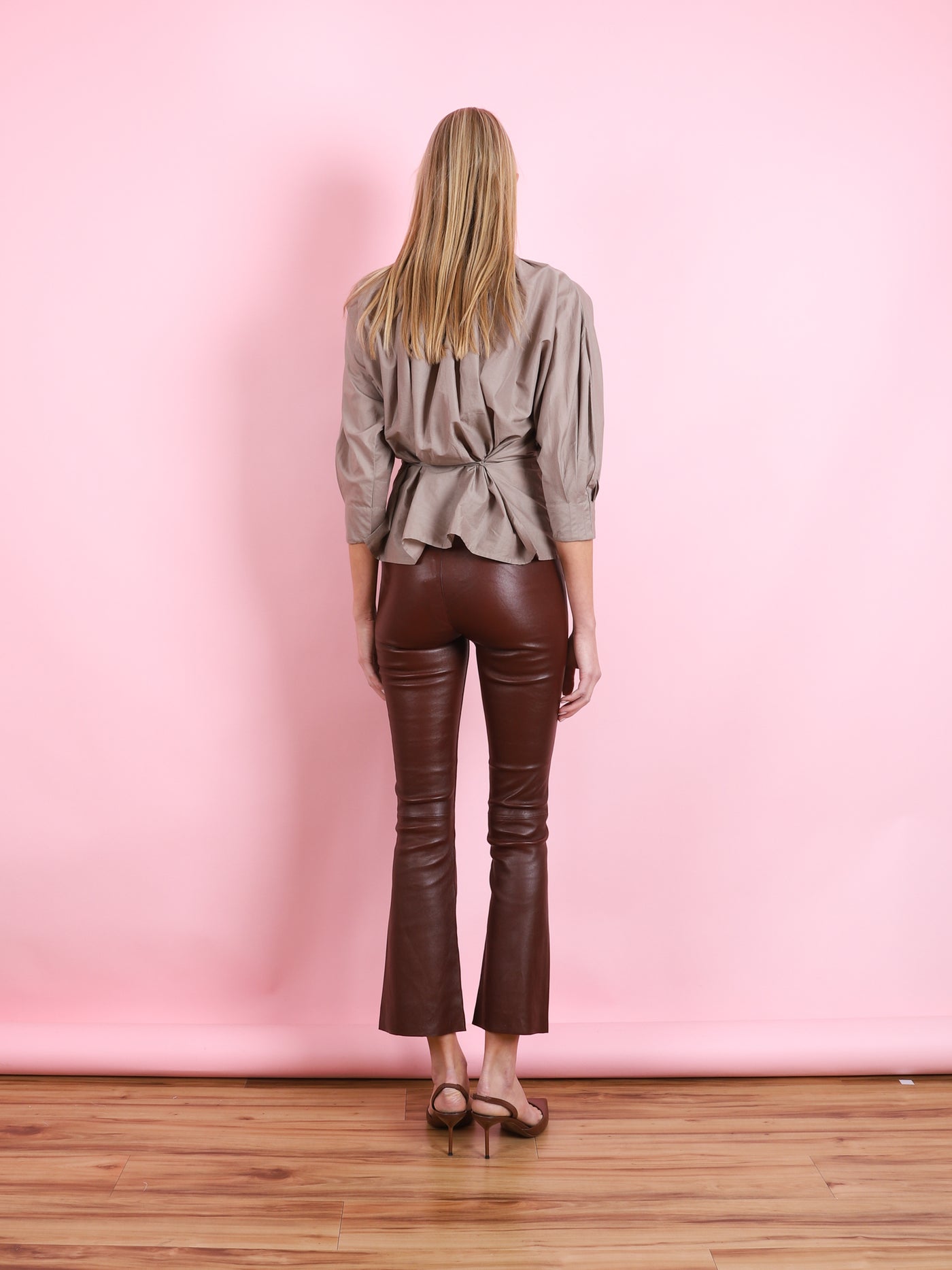 ANKLE FLARE LEATHER LEGGING IN PINOT